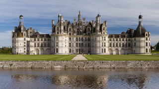 Castle lake gothic neo gothic - a large castle free wallpaper