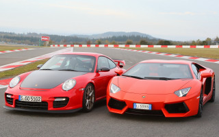 Red sports cars race track - epic scale free wallpaper