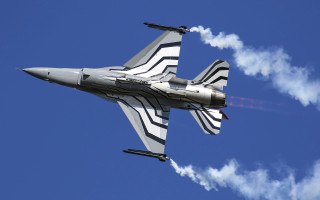 Jet blue sky smoke engine - a jet free wallpaper