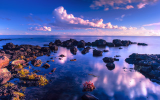 Rocky beach water clouds impressionist - a rocky beach free wallpaper