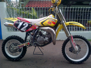 Dirt bike parked road fence - a dirt bike free wallpaper