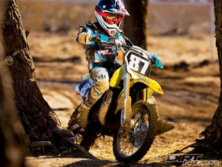 Man riding dirt bike track 2 - a man riding free wallpaper