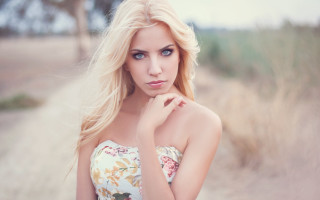 Blonde woman field tree dirt - a picture in a field free wallpaper