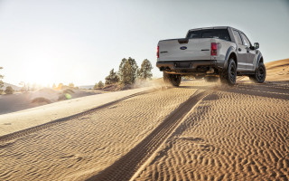 White truck desert sunny tilt - the desert free wallpaper