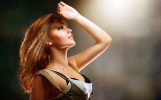 Woman shoulder bag light spotlight - figurative art free wallpaper