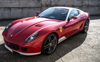 Red sports car street wall - the front of the car free wallpaper