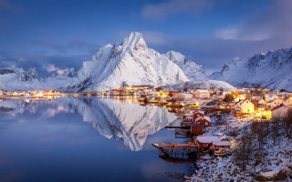 Snowy mountain village lake night - a snowy mountain range free wallpaper