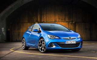Blue car parking lot tunnel - a blue car free wallpaper