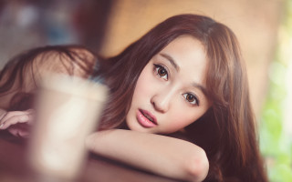 Woman long hair milk eye - a glass of milk free wallpaper