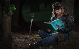 Long haired man glasses woods - dieselpunk free wallpaper
