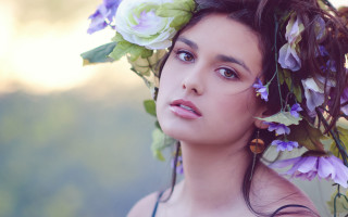 Woman flower wreath portrait outdoors - art photography free wallpaper for desktop