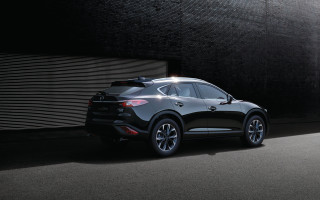Black mazda cx5 alley light - a dark alley free wallpaper
