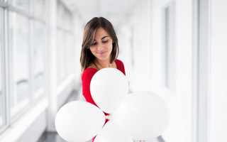 Woman balloons smile hallway kitsch - daphne mcclure free wallpaper