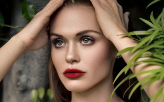 Woman green eyes red lipser - green eye free wallpaper