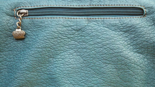 Blue purse zipper gold lock - the front free wallpaper