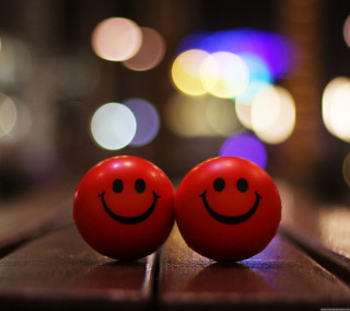 Red balls painted faces table - a blurry background free wallpaper