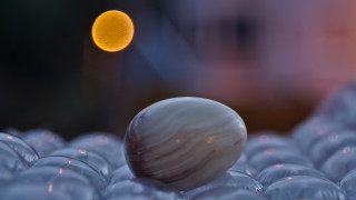White ball glass pile building - a yellow light free wallpaper