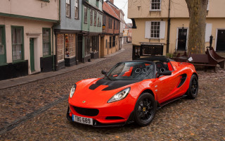 Red sports car cobblestone town - a tree in the foreground free wallpaper
