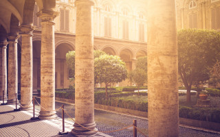Pillars courtyard building trees architecture - a building in the background and trees free wallpaper