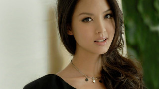 Woman necklace posing picture room - free portrait wallpaper