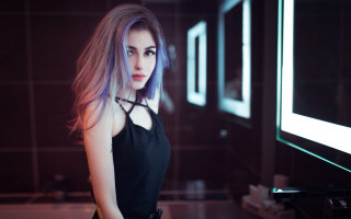 Ayshia taskin purple haired bathroom - purple hair free wallpaper