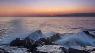 Rocky shore waves sunset pink - wave free wallpaper