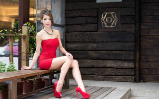 Woman red dress bench highheels - hourglass slim figure free wallpaper