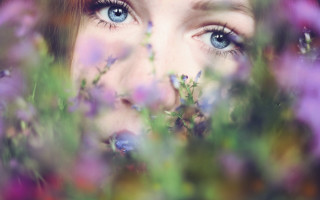 Blue eyes purple flowers portrait - elke vogelsang free wallpaper