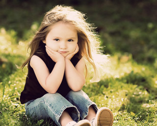 Little girl grass hands chin 3 - a little girl free wallpaper