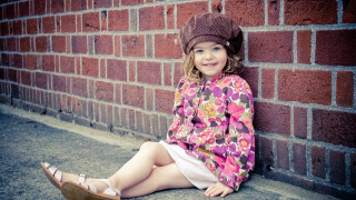 Little girl brick wall smiling - a little girl free wallpaper