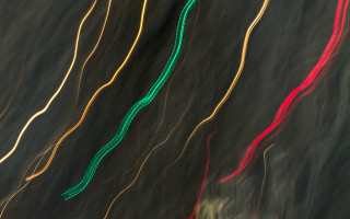 Blurry streetlight green red abstract - a red light in the middle free wallpaper
