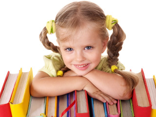 Little girl sitting pile books - a little girl free wallpaper