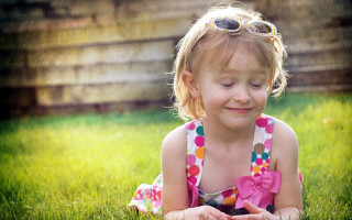 Little girl blonde sunglasses pink - a little girl free wallpaper