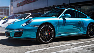 Blue porsche parking lot synchromism - a building in the background free wallpaper