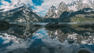 Mountain reflection lake rocks clouds - a still lake free wallpaper