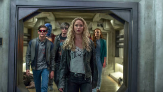 Afrofuturism group hallway mirror hologram - movie still free wallpaper