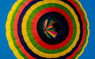 Colorful hot air balloon blue 2 - a blue sky background free wallpaper