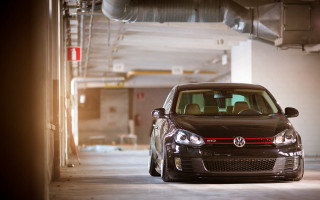 Car lighting matte parked garage - a parking garage free wallpaper