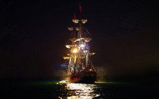 Large boat night cityscape sky - atmospheric free wallpaper