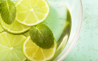 Lemon mint glass bowl water - a glass bowl free wallpaper