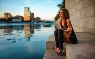 Woman cityscape ledge water sky - a ledge next free wallpaper