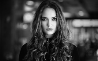 Woman longhair blackshirt darkroom bokeh - a dark room free wallpaper for desktop