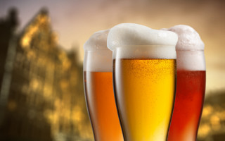 Three glasses beer cityscape night - adolf bierbrauer free wallpaper