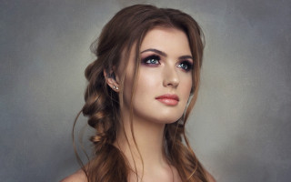 Woman blueeyes tiara brownhair portrait - anna findlay free wallpaper