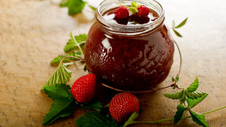 Strawberry jam strawberries leaves food - bálint kiss free wallpaper