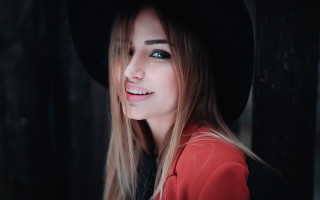 Woman hat red shirt black - a red shirt free wallpaper