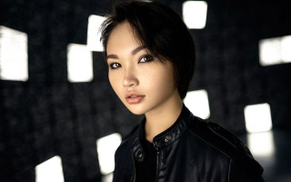 Woman black jacket black background - a black jacket free wallpaper
