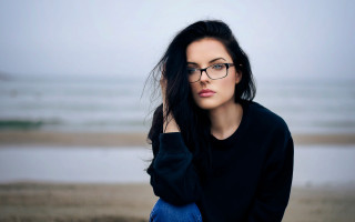 Woman glasses beach ocean serious - a beach near the ocean free wallpaper