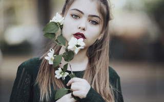 Elina karimova long hair flower - long hair holding free wallpaper