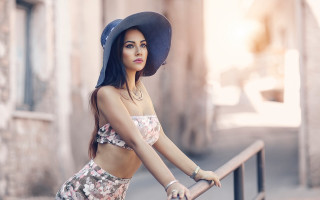 Woman hat city street bikini - a woman in a hat free wallpaper